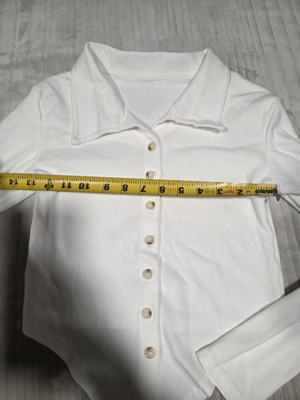 Amazon Cream Button-Front Ribbed Collared Top - Picture 4 of 6